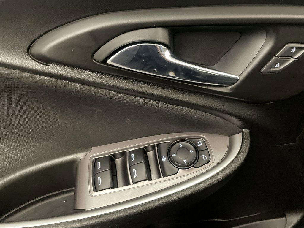 Used 2022 Chevrolet Malibu LT image 16