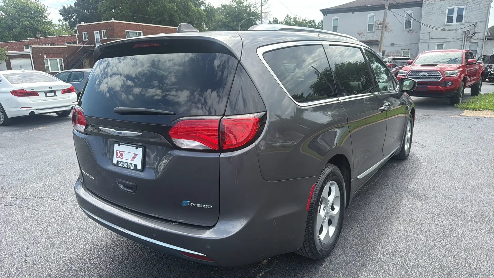 Used 2017 Chrysler Pacifica Platinum FWD image 5