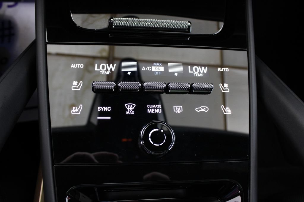 Certified 2026 Porsche Cayenne GTS AWD/4WD image 38