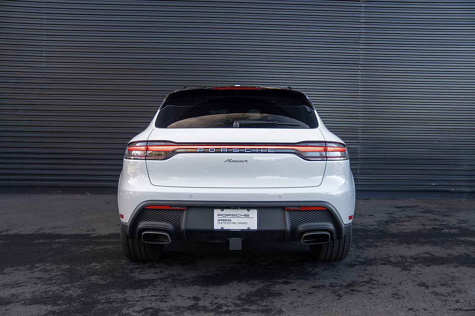 Certified 2025 Porsche Macan Turbo AWD/4WD image 29