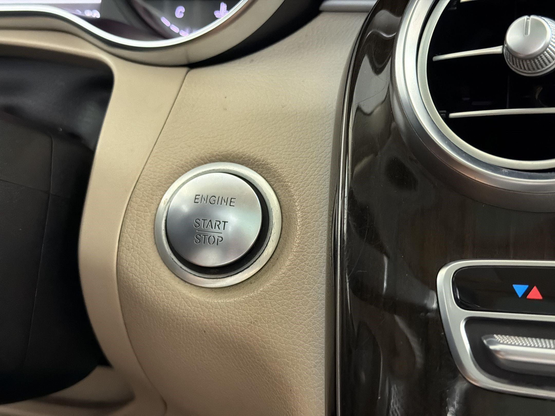 Used 2019 Mercedes-Benz GLC 300 4MATIC image 17