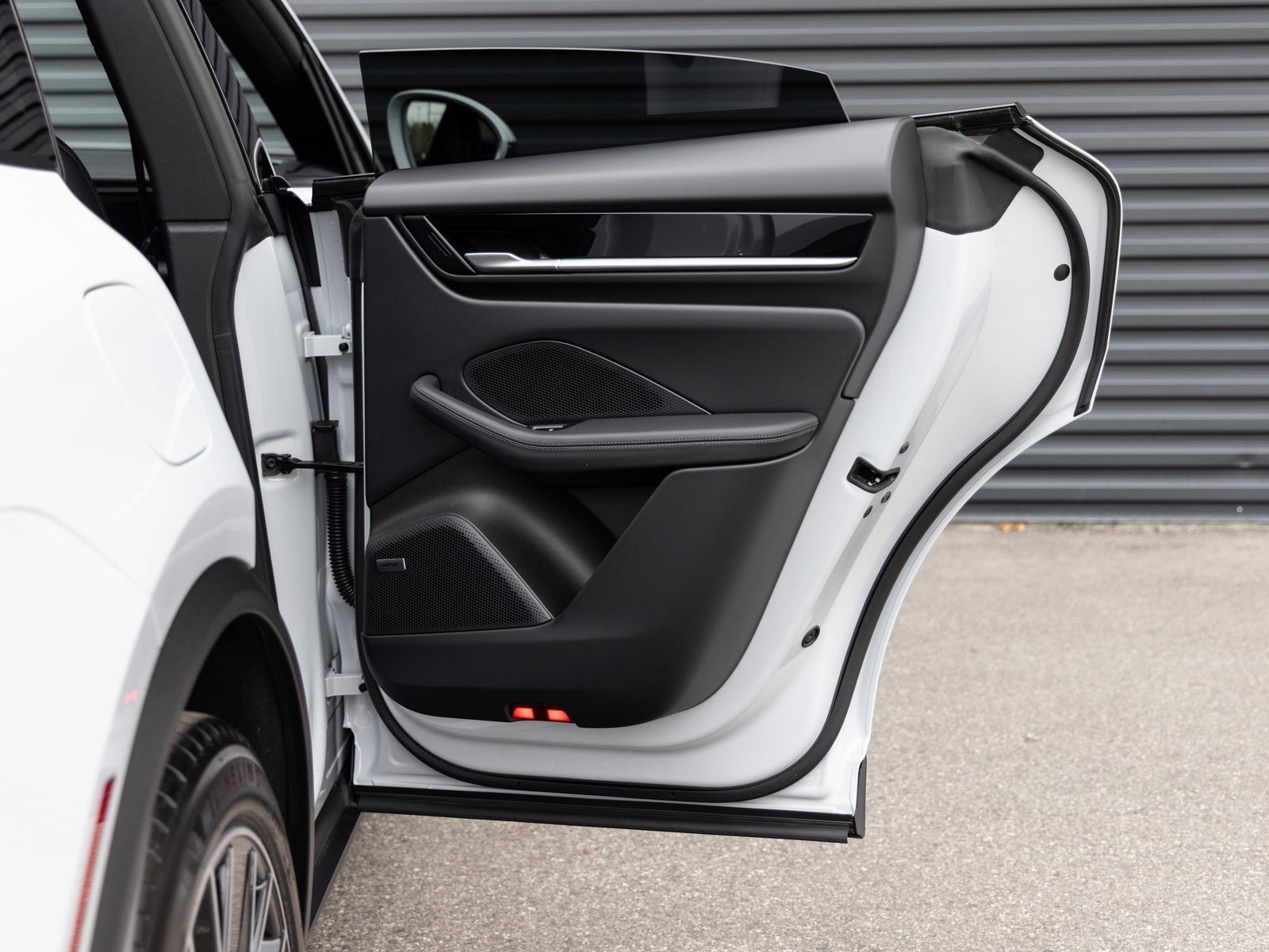 Used 2025 Porsche Macan Electric image 28