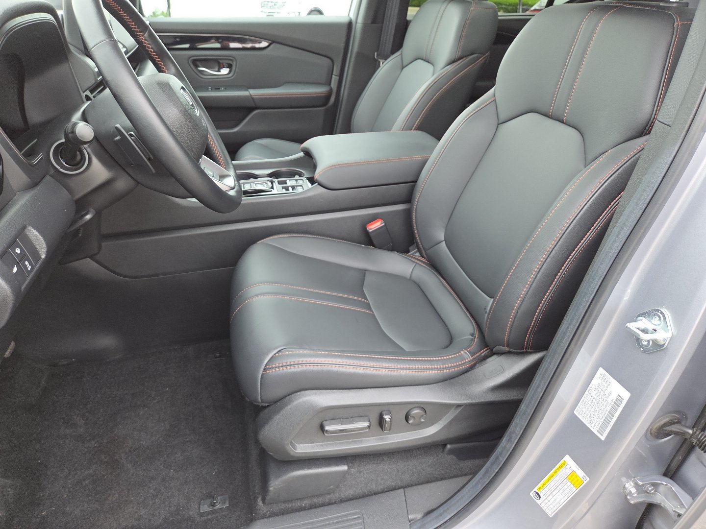 Used 2025 Honda Pilot TrailSport image 24