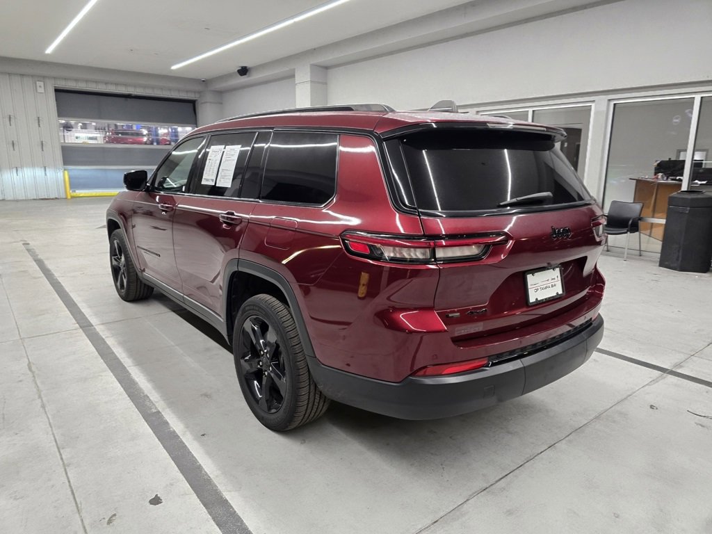 Used 2022 Jeep Grand Cherokee L Laredo image 4