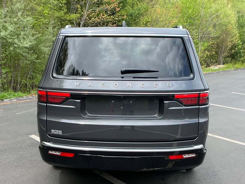 Used 2025 Jeep Wagoneer 4WD w/ Premium Group I image 4