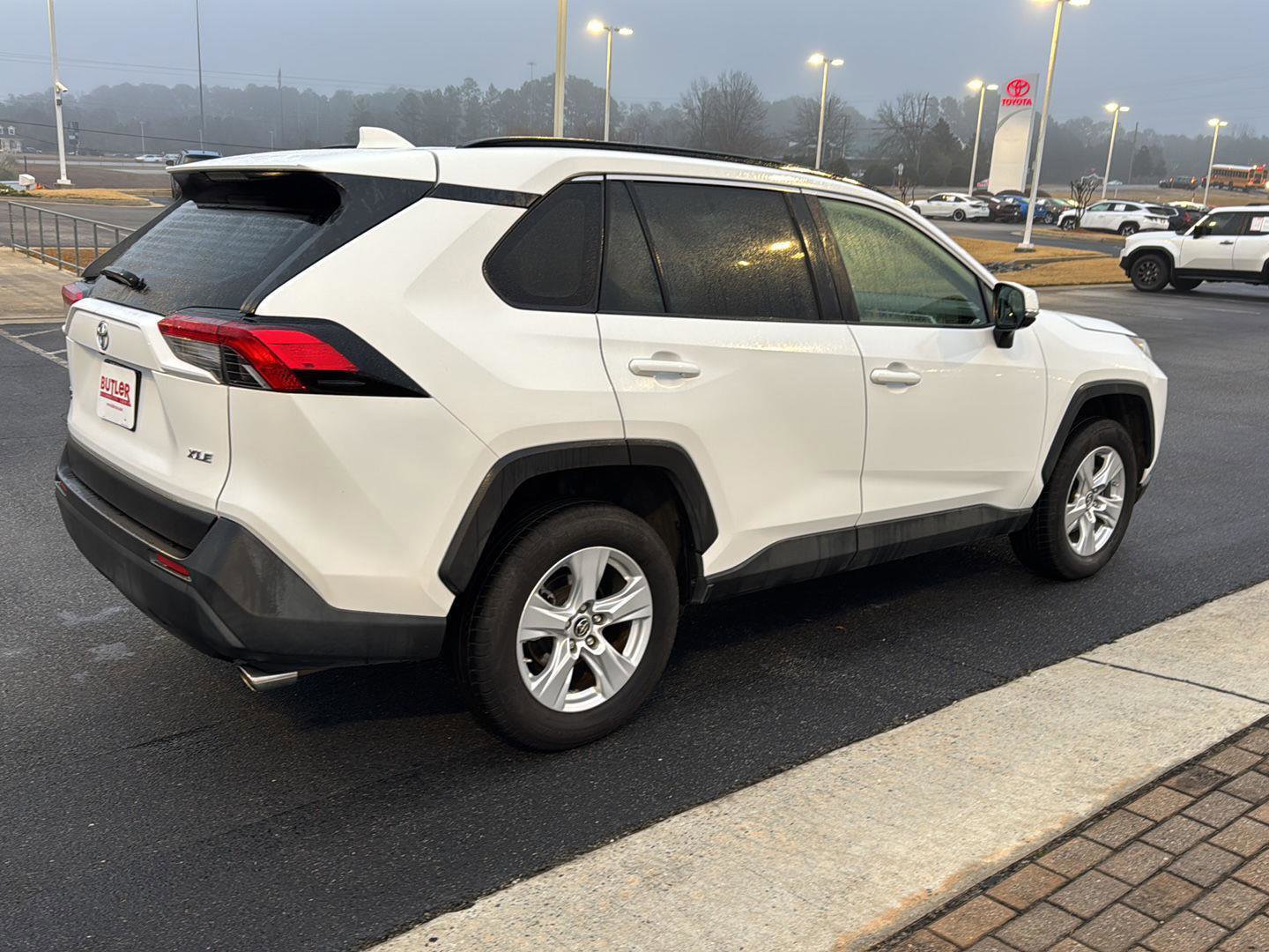 Used 2019 Toyota RAV4 XLE image 5