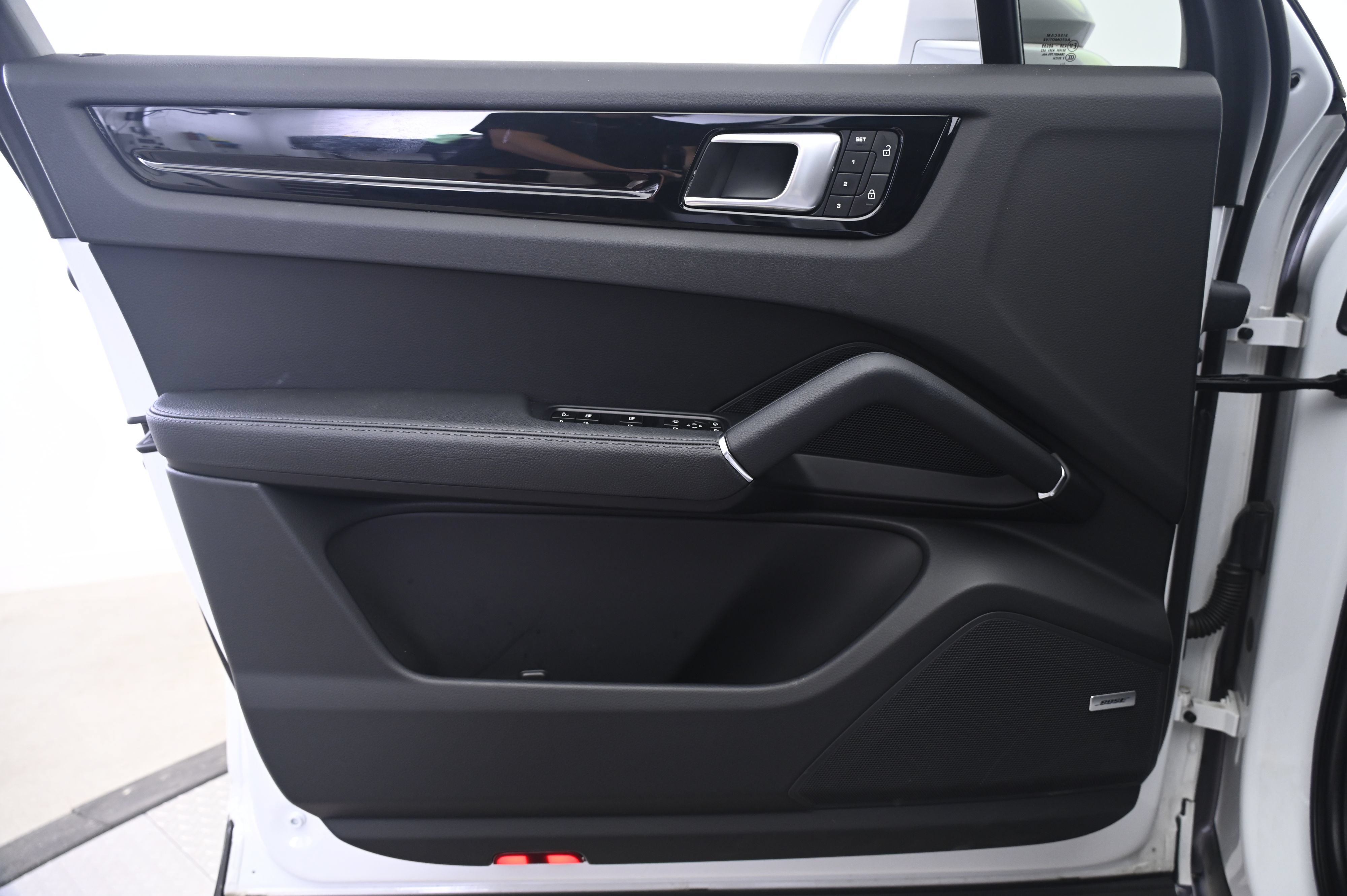 Certified 2023 Porsche Cayenne AWD/4WD image 26