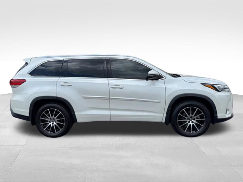 Used 2019 Toyota Highlander Limited Platinum AWD/4WD image 8