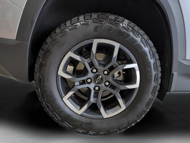 Used 2025 Chevrolet Equinox ACTIV w/ Safety and Technology Package AWD/4WD image 25