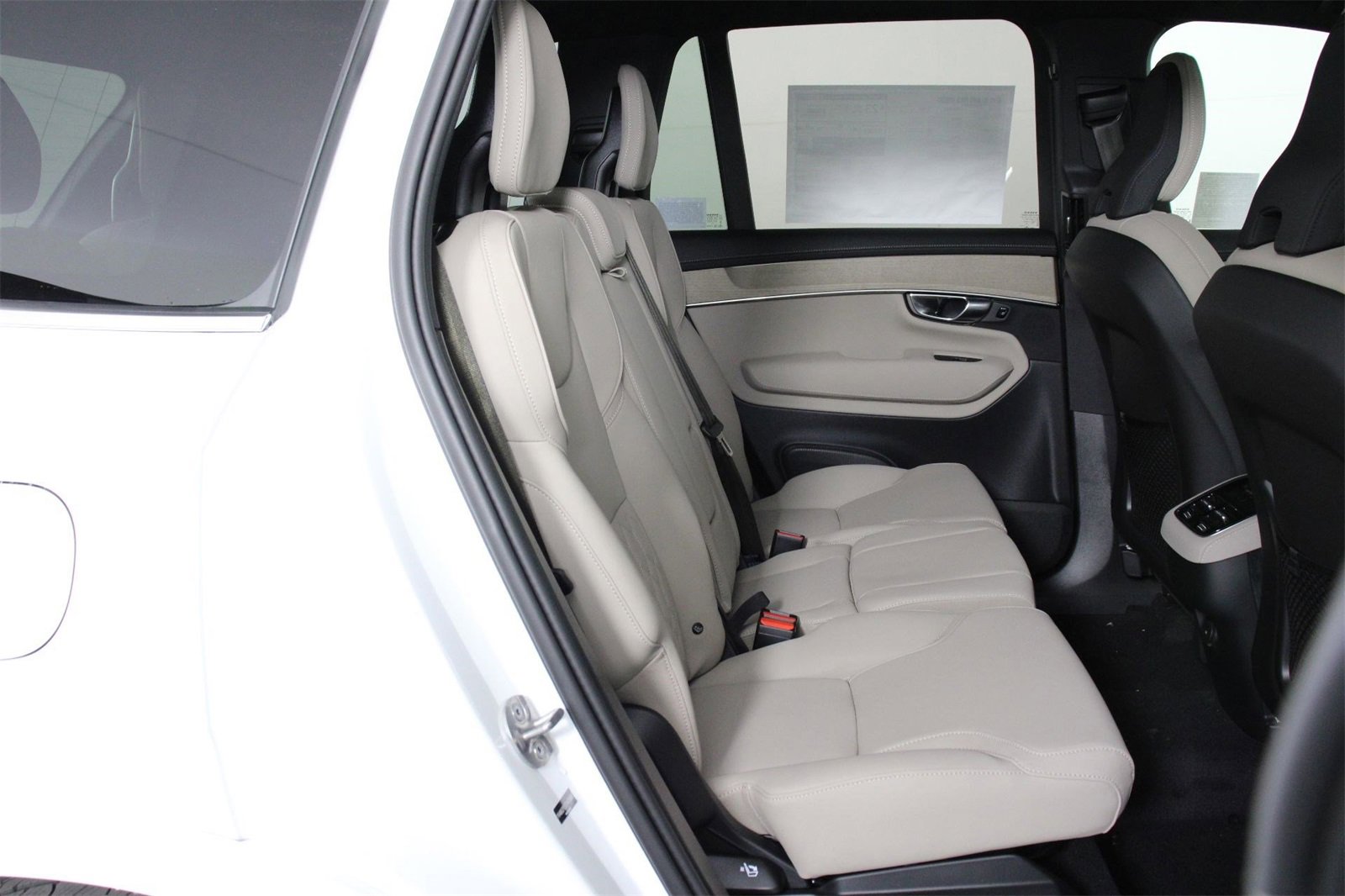 New 2026 Volvo XC90 B6 Plus w/ Protection Package Premier image 11