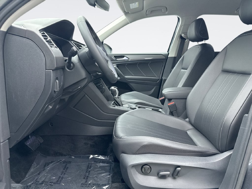 Used 2024 Volkswagen Tiguan SE AWD/4WD image 11