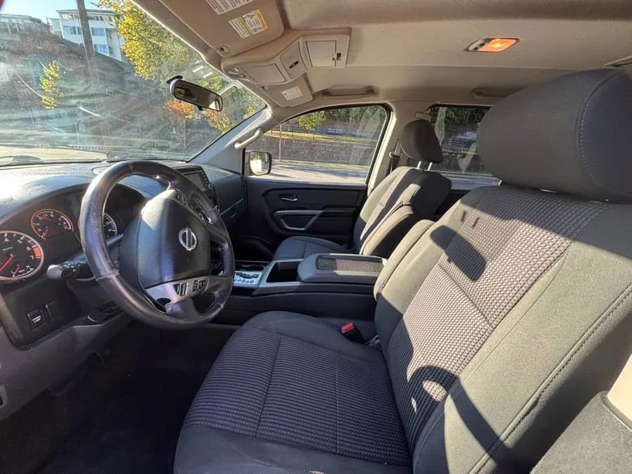 Used 2015 Nissan Titan SV w/ SV Value Truck Package image 17