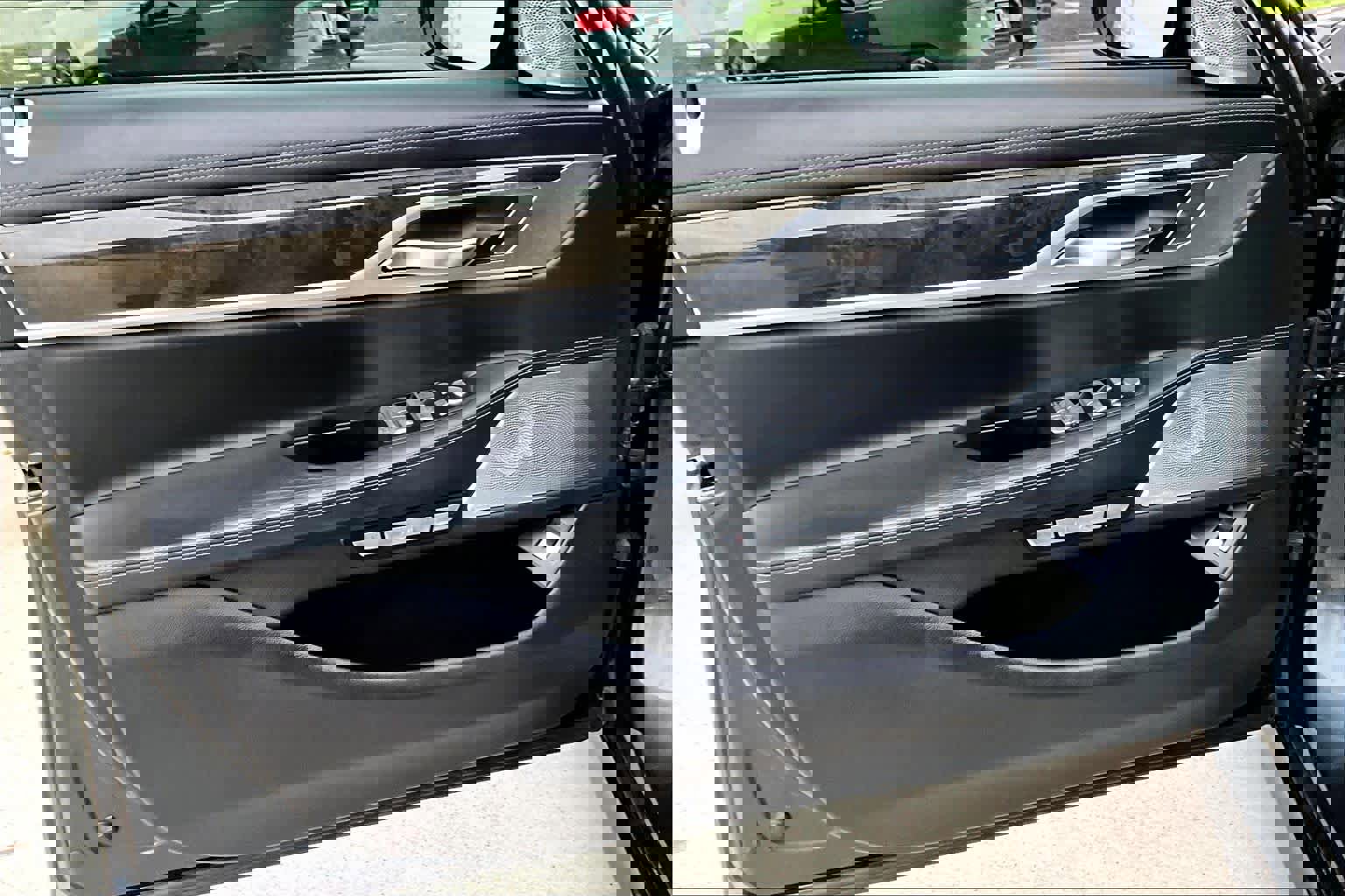 Used 2017 BMW 750i image 22