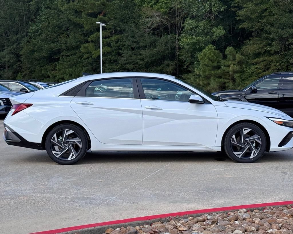 New 2026 Hyundai Elantra Limited FWD image 11