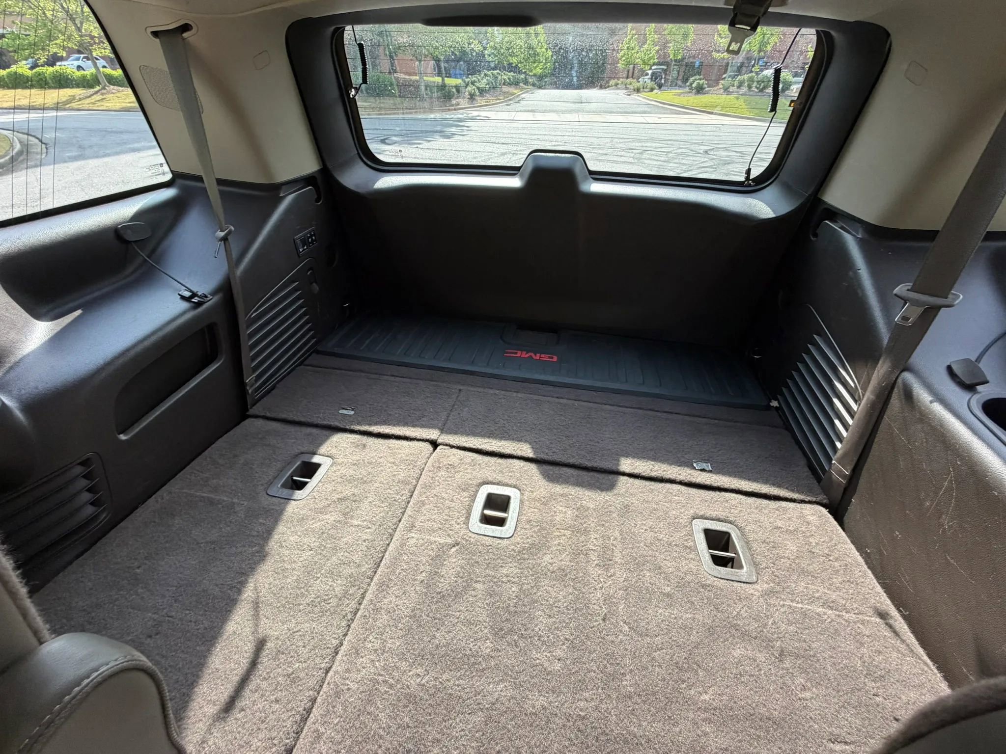 Used 2015 GMC Yukon Denali w/ Open Road Package RWD image 21
