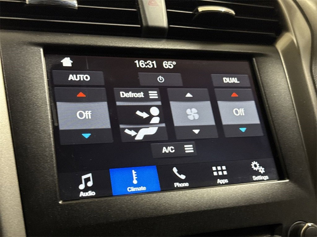 Used 2017 Ford Fusion SE w/ Fusion SE Technology Package image 15