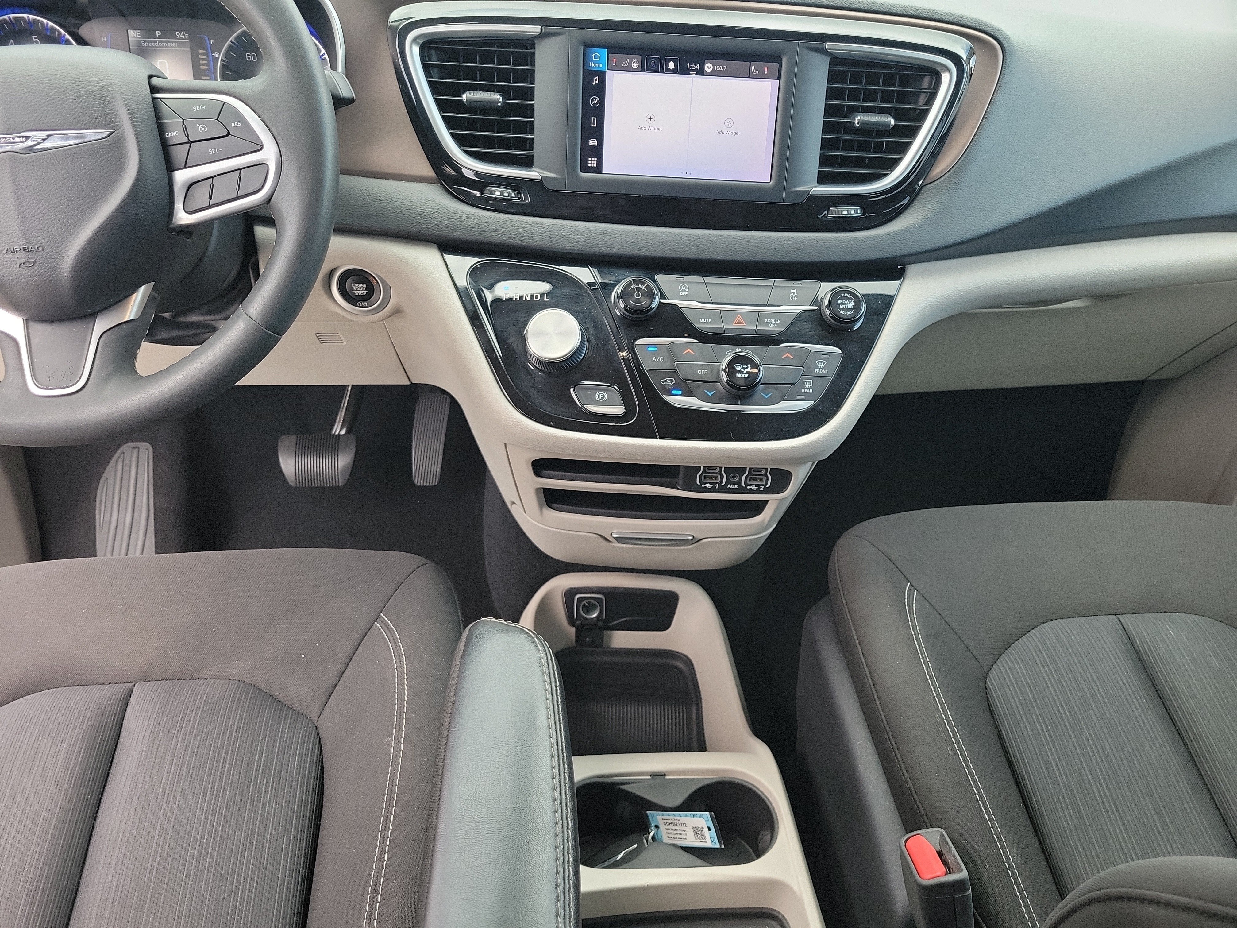 Used 2023 Chrysler Voyager LX FWD image 17