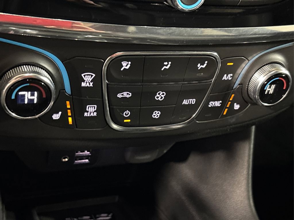 Used 2023 Chevrolet Traverse RS image 36