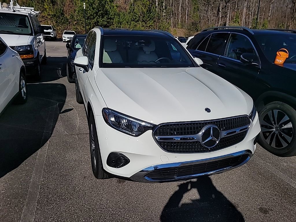 Used 2025 Mercedes-Benz GLC 300 4MATIC image 1