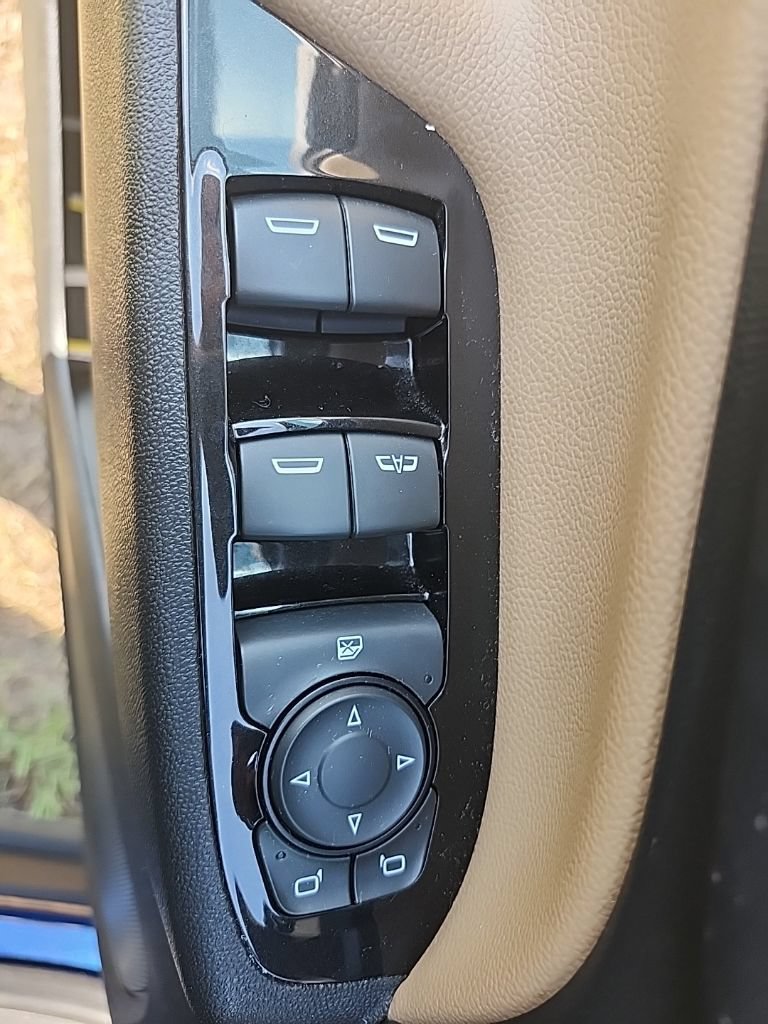 Used 2023 Chevrolet Equinox Premier AWD/4WD image 22