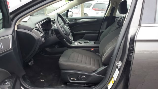 Used 2020 Ford Fusion SE image 4