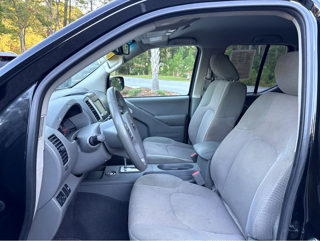 Used 2020 Nissan Frontier SV image 19