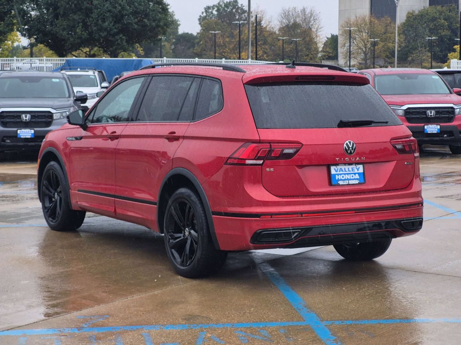 Used 2024 Volkswagen Tiguan SE R-Line w/ MDO Package, Two-Row AWD/4WD image 8