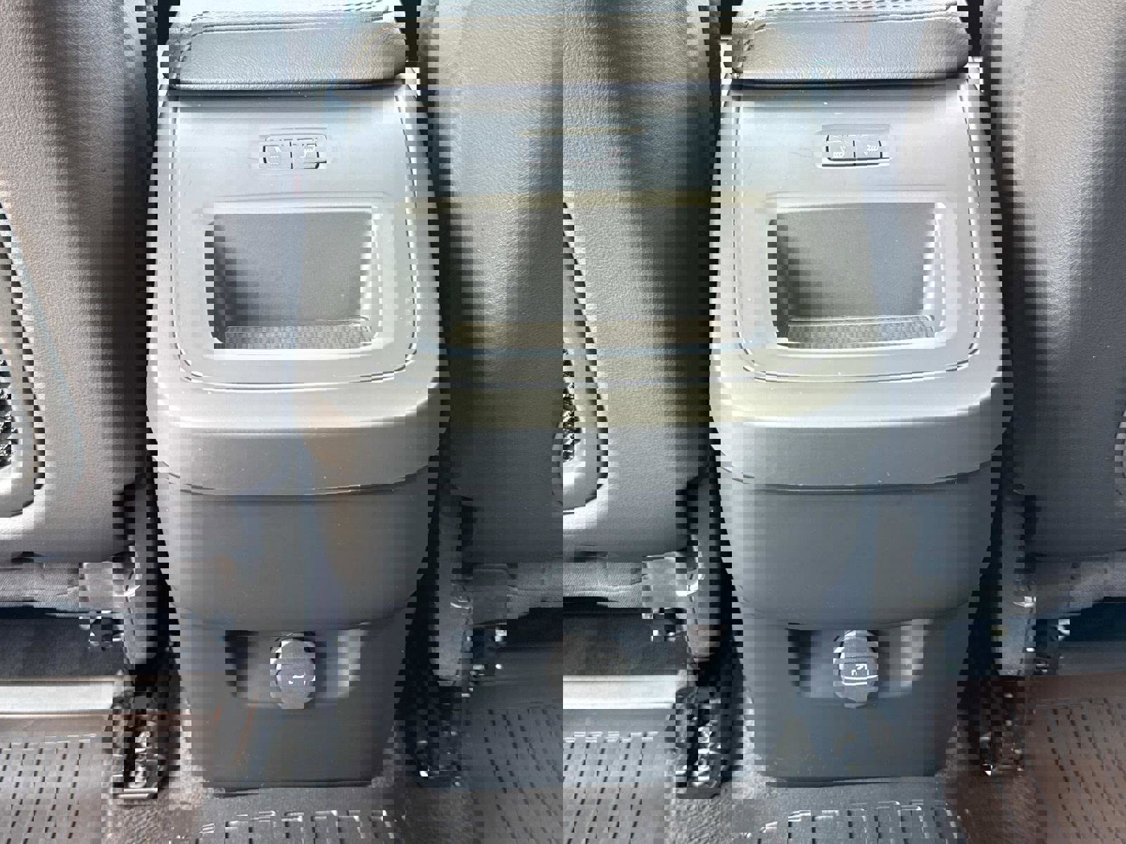 Certified 2025 Volvo XC60 B5 Plus w/ Climate Package image 15