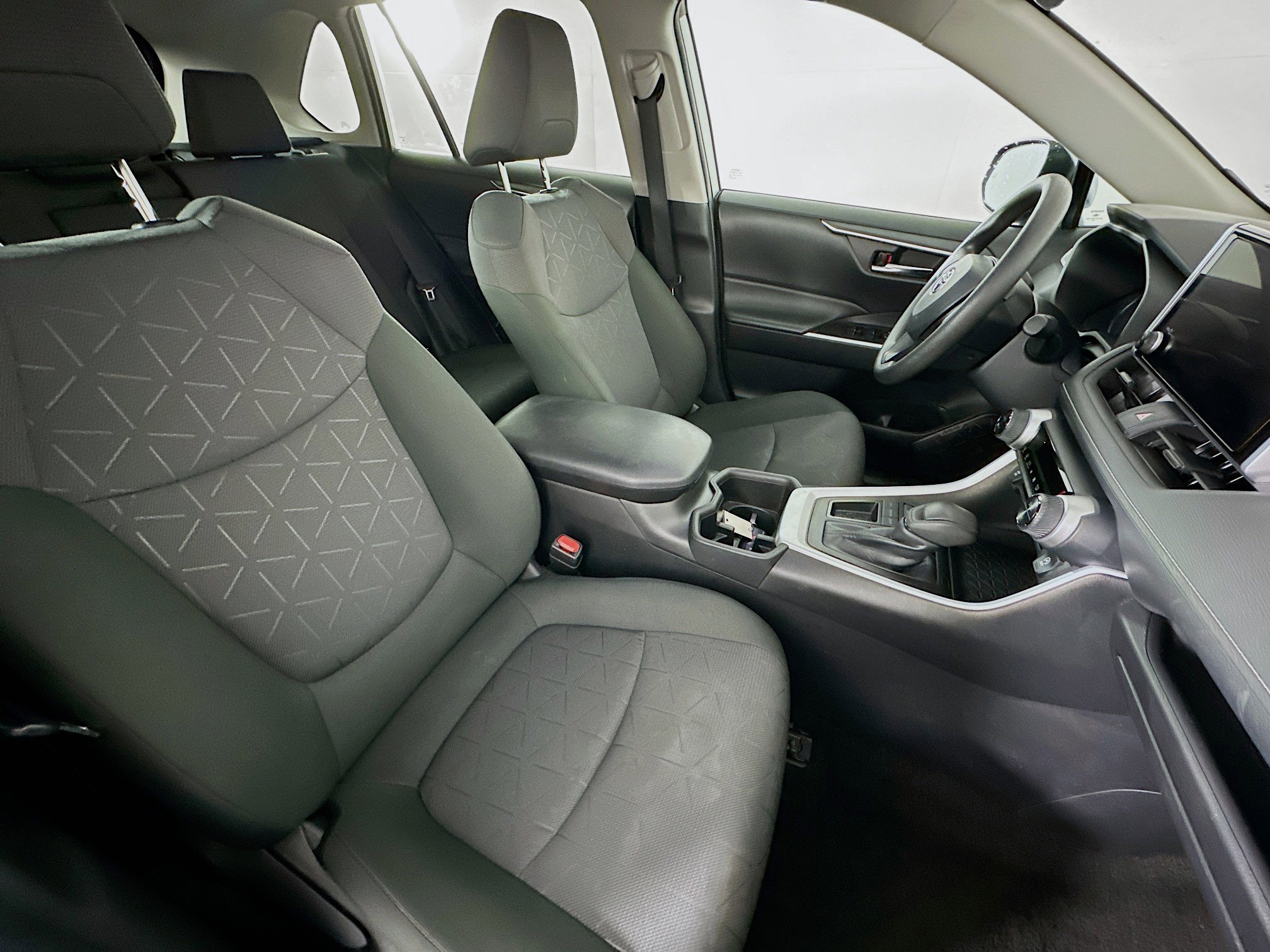 Used 2024 Toyota RAV4 XLE image 31