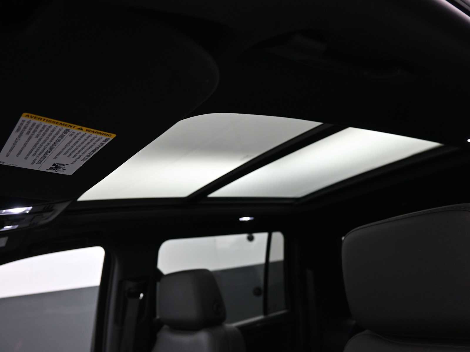 Used 2024 Chevrolet Suburban Z71 w/ Luxury Package image 2