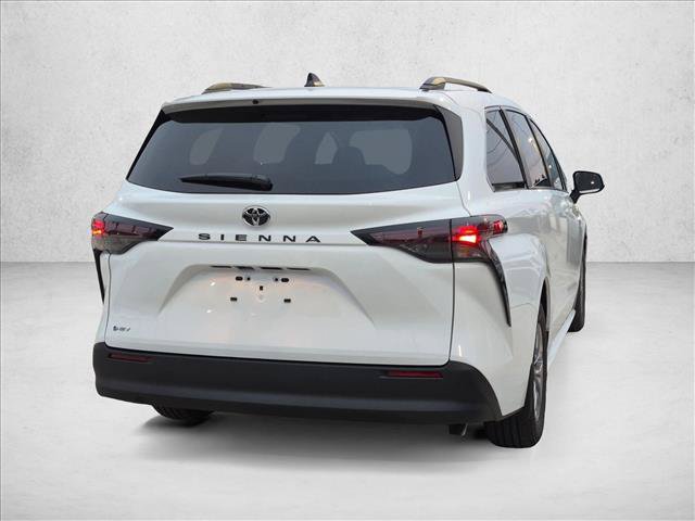 New 2026 Toyota Sienna LE FWD image 2