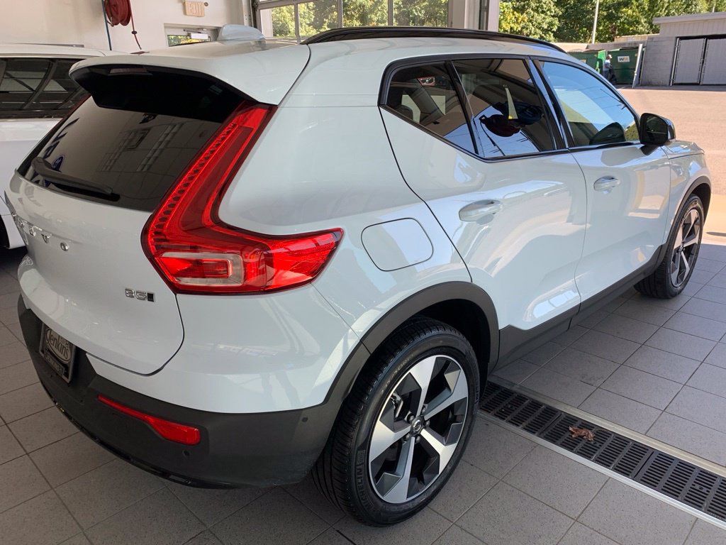 Used 2026 Volvo XC40 B5 Plus AWD/4WD image 15