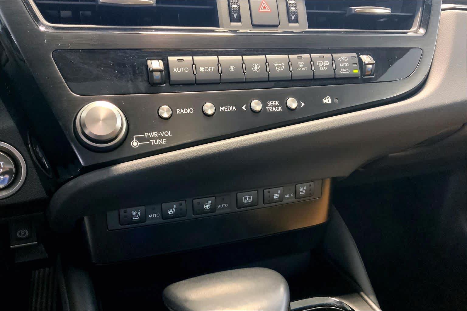 Used 2024 Lexus ES 350 Ultra Luxury FWD image 34
