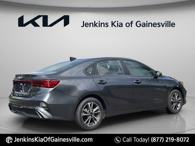 Used 2023 Kia Forte LXS w/ LXS Technology Package FWD image 2