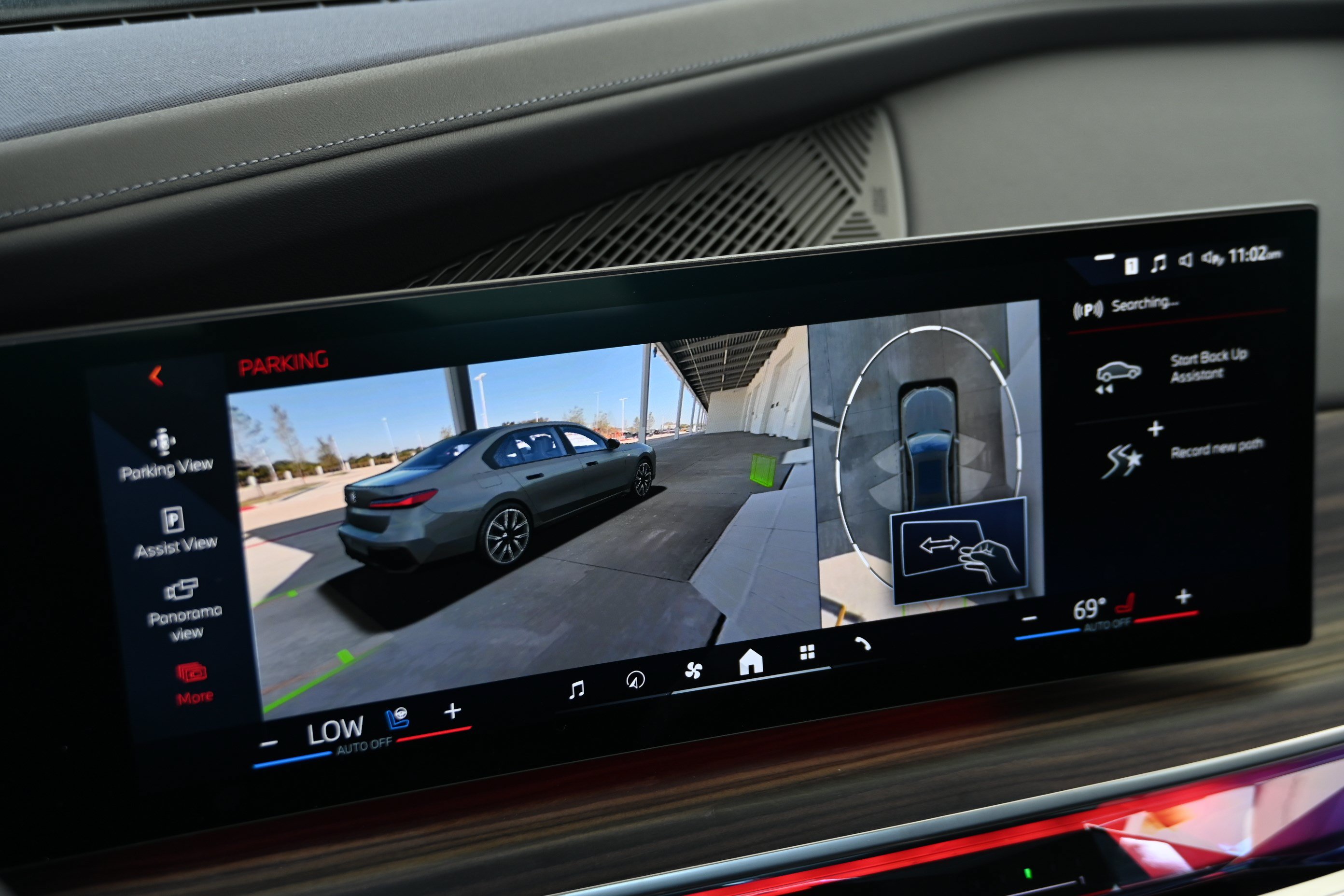 Certified 2024 BMW 740i RWD image 31