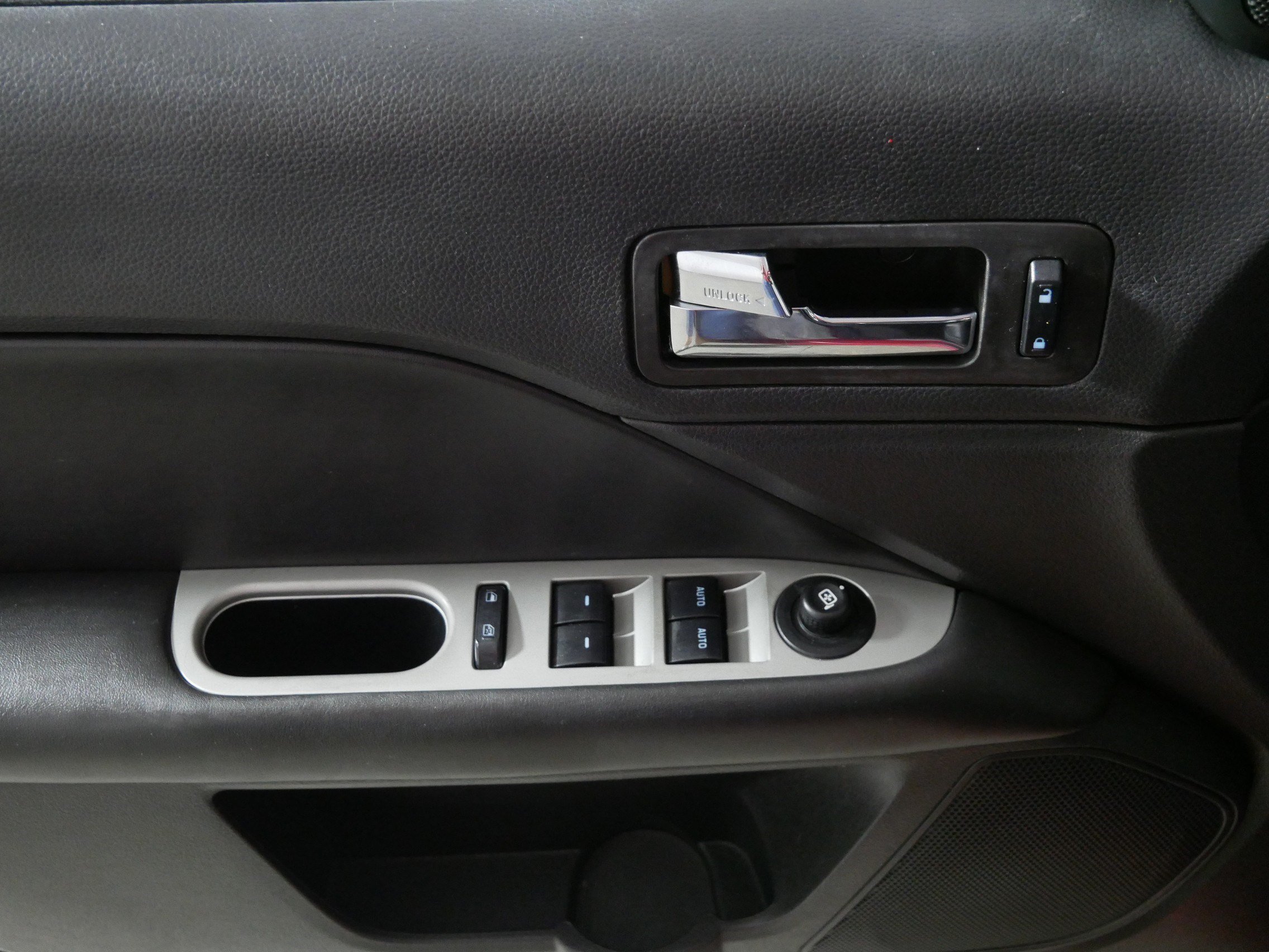 Used 2012 Ford Fusion SEL FWD image 19