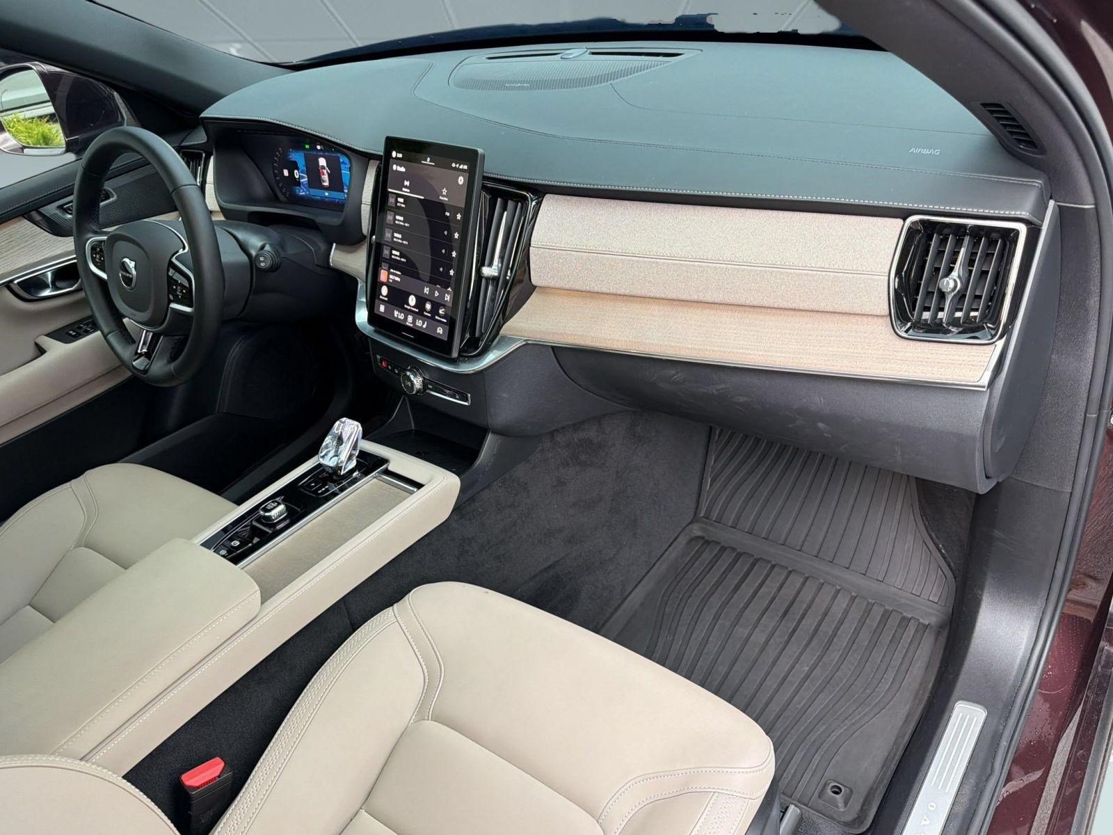 Certified 2025 Volvo XC90 B5 Plus w/ Protection Package Premier AWD/4WD image 29