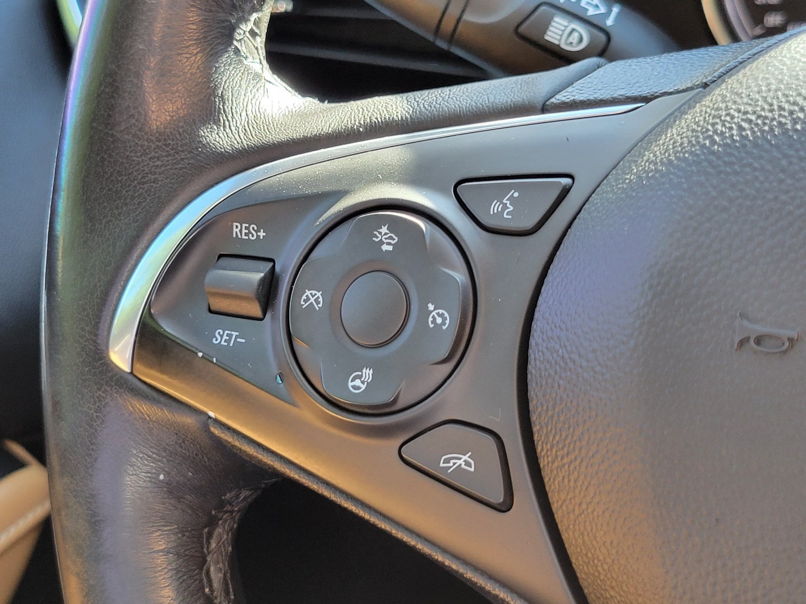 Used 2019 Buick Enclave Premium w/ Experience Buick Package FWD image 17