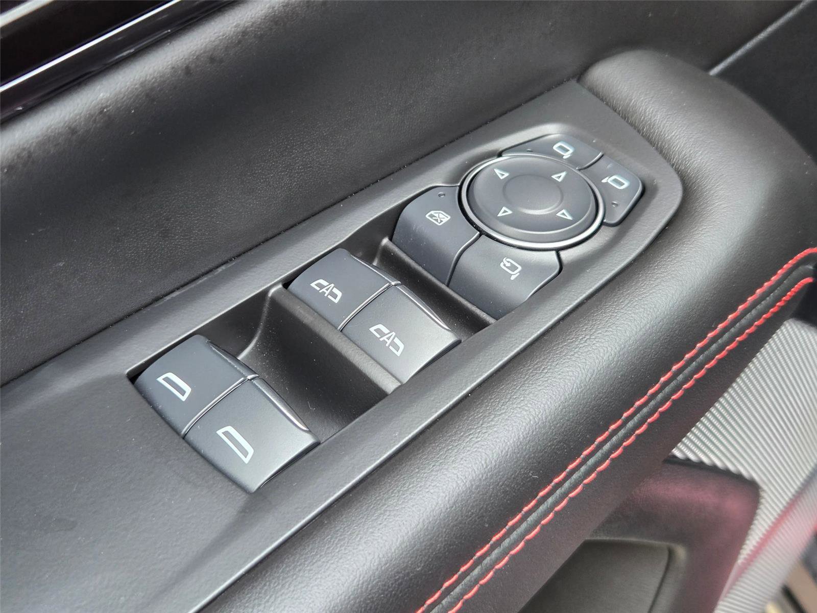 Used 2025 GMC Yukon AT4 Ultimate AWD/4WD image 27