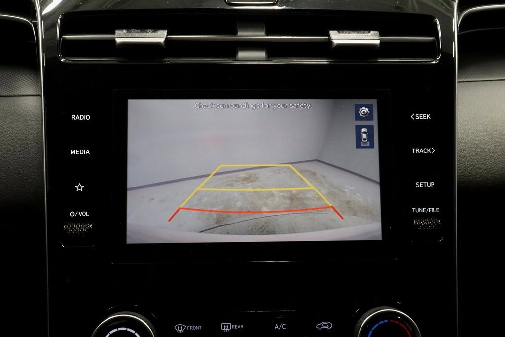 Certified 2024 Hyundai Tucson SE image 2