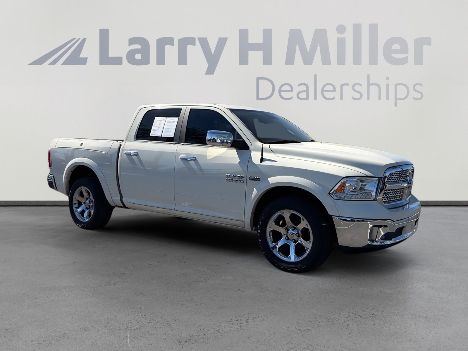Used 2017 RAM 1500 Laramie w/ Convenience Group image 8