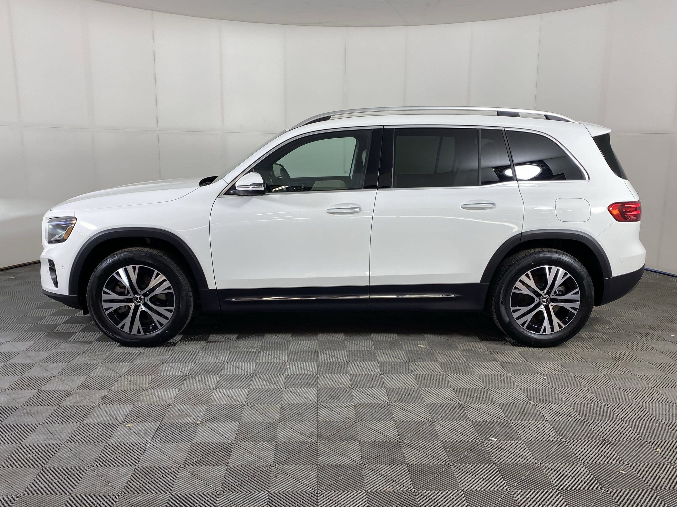 Certified 2025 Mercedes-Benz GLB 250 4MATIC video 2