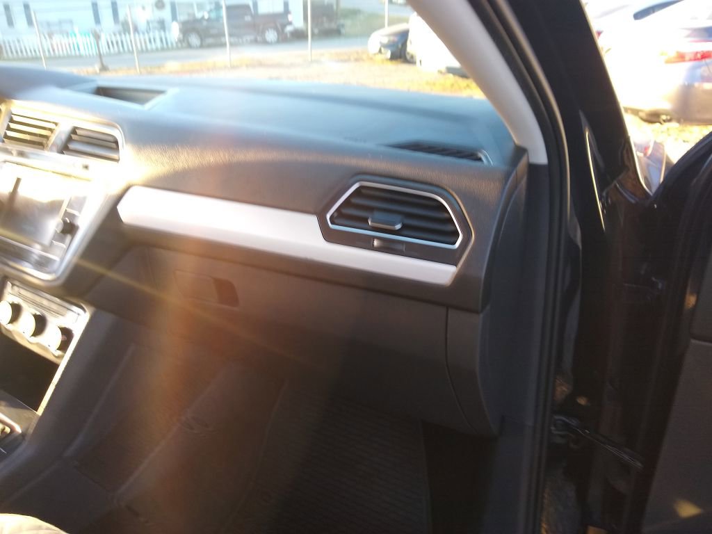 Used 2021 Volkswagen Tiguan S image 38