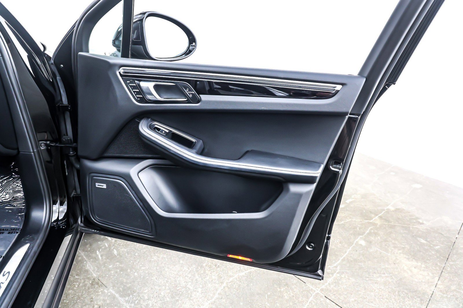 Used 2020 Porsche Macan S image 25