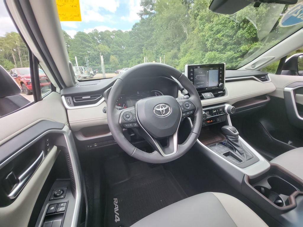 Used 2021 Toyota RAV4 Limited image 14
