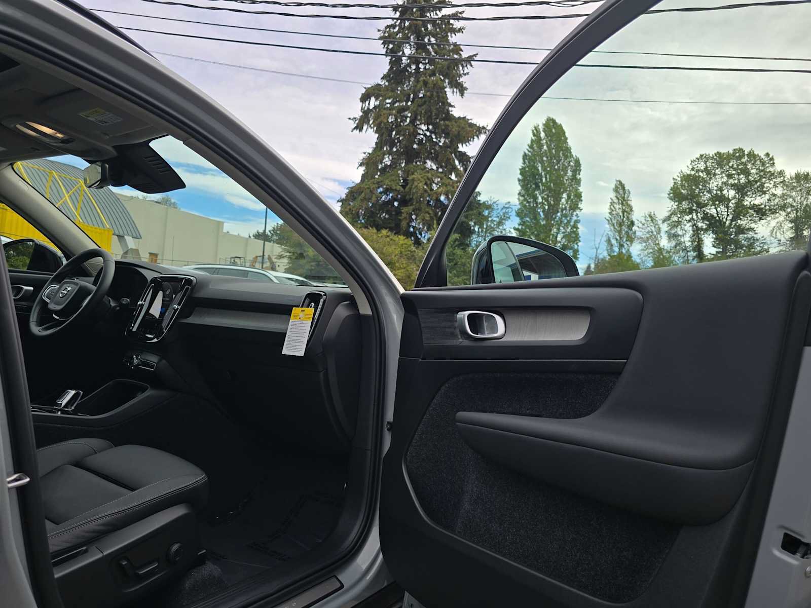 Used 2026 Volvo XC40 B5 Plus w/ Protection Package Premier AWD/4WD image 11