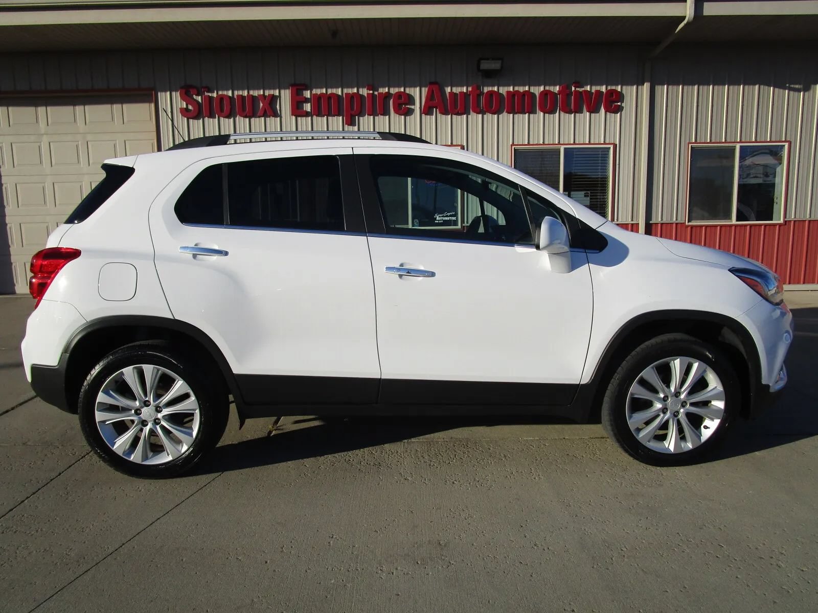 Used 2020 Chevrolet Trax Premier AWD/4WD image 2