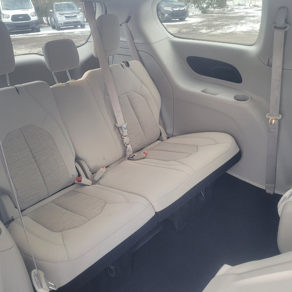 Used 2018 Chrysler Pacifica Touring Plus image 31