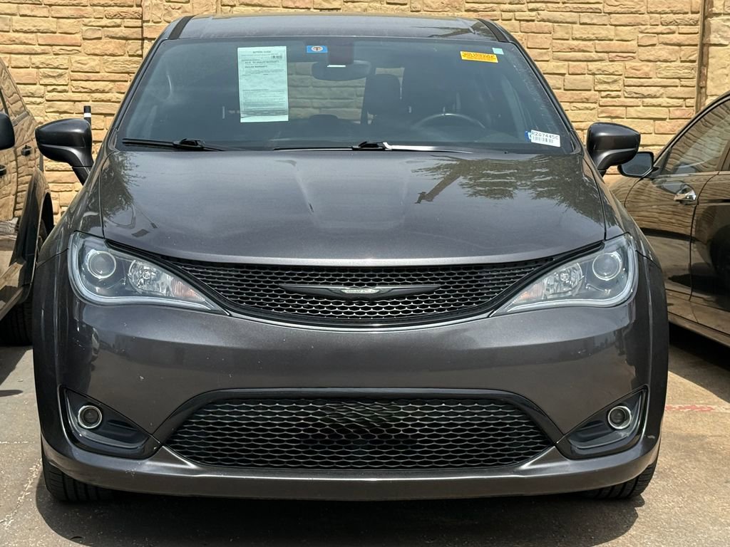 Used 2018 Chrysler Pacifica Touring Plus w/ S Appearance Package image 2