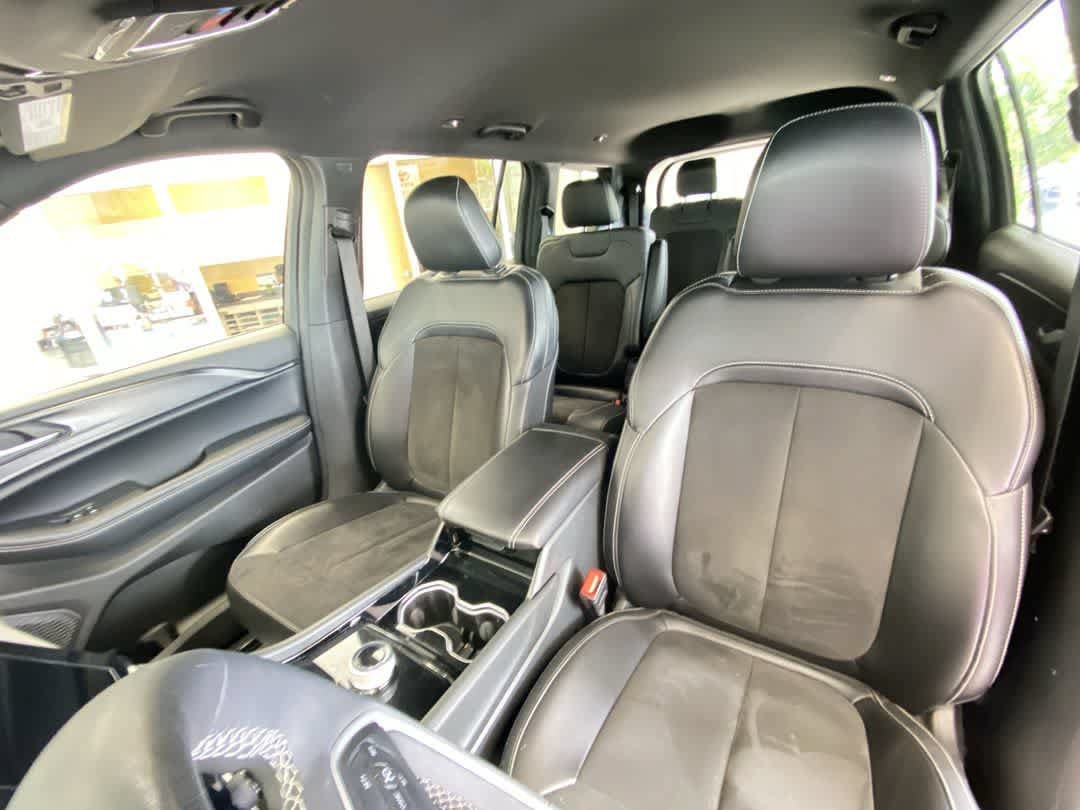 Used 2023 Jeep Grand Cherokee L Laredo AWD/4WD image 14